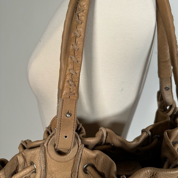 Kenneth Cole New York tan leather hobo shoulder bag - Picture 3 of 10